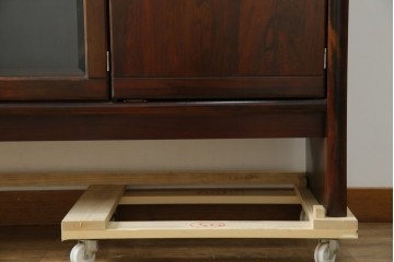 和製ヴィンテージ　オールドカリモク　角の取れたミッドセンチュリーデザインが目を引くモダンサイドボード　(R-085487)