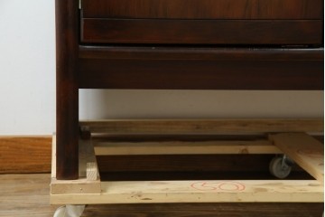 和製ヴィンテージ　オールドカリモク　角の取れたミッドセンチュリーデザインが目を引くモダンサイドボード　(R-085487)