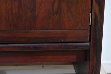 和製ヴィンテージ　オールドカリモク　角の取れたミッドセンチュリーデザインが目を引くモダンサイドボード　(R-085487)