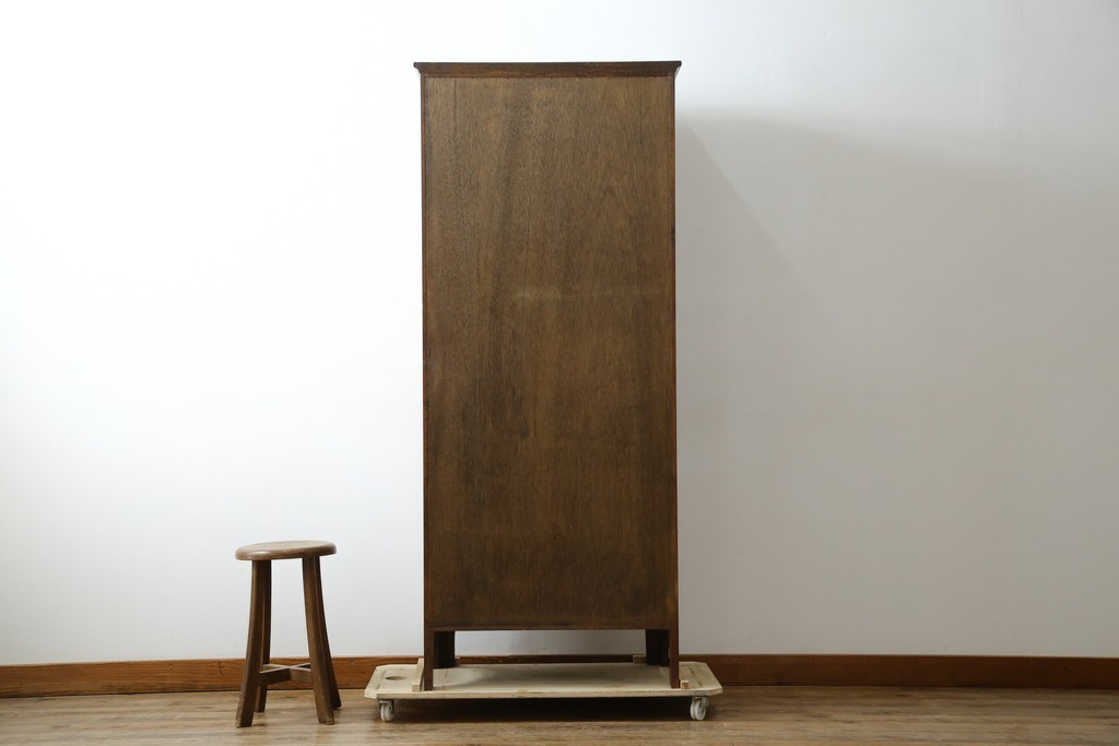 イギリスヴィンテージ　ソリッドオーク材　シンプルで使いやすい上質な作りの縦型キャビネット　(R-085488)