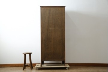 イギリスヴィンテージ　ソリッドオーク材　シンプルで使いやすい上質な作りの縦型キャビネット　(R-085488)