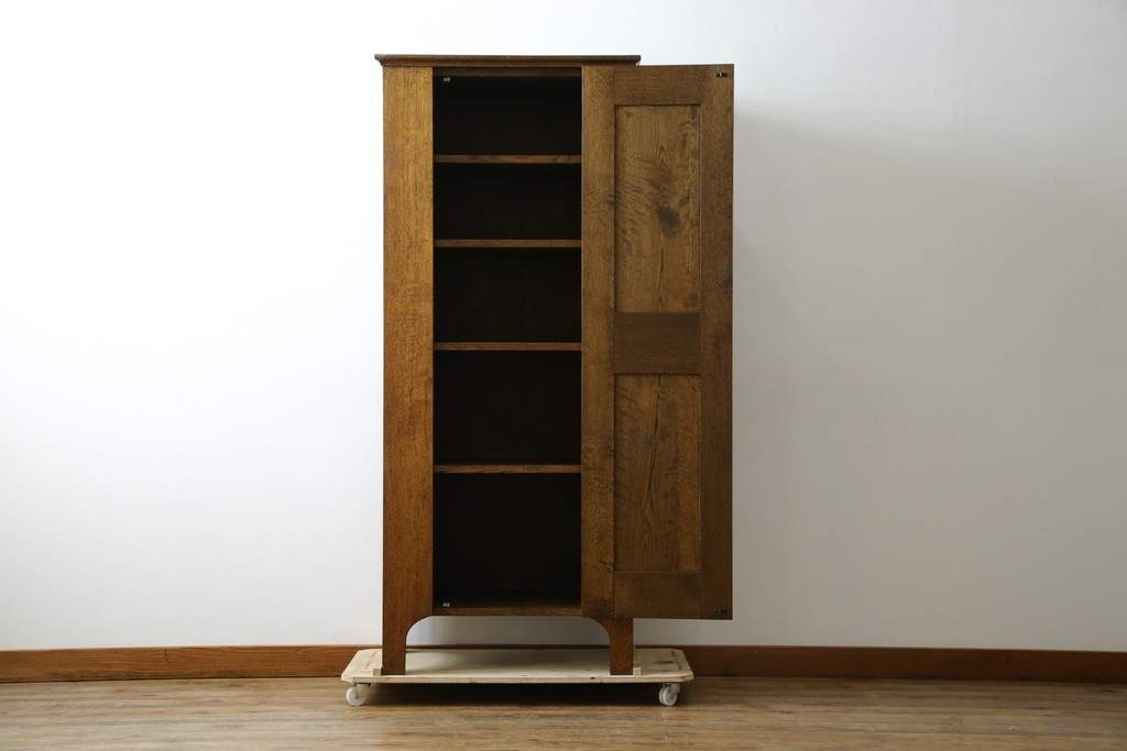 イギリスヴィンテージ　ソリッドオーク材　シンプルで使いやすい上質な作りの縦型キャビネット　(R-085488)