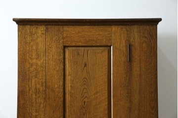 イギリスヴィンテージ　ソリッドオーク材　シンプルで使いやすい上質な作りの縦型キャビネット　(R-085488)