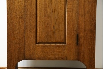 イギリスヴィンテージ　ソリッドオーク材　シンプルで使いやすい上質な作りの縦型キャビネット　(R-085488)