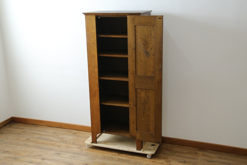 イギリスヴィンテージ　ソリッドオーク材　シンプルで使いやすい上質な作りの縦型キャビネット　(R-085488)