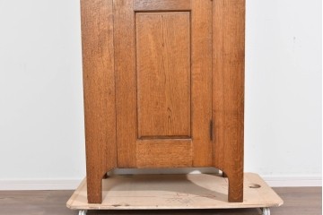 イギリスヴィンテージ　ソリッドオーク材　シンプルで使いやすい上質な作りの縦型キャビネット　(R-085488)