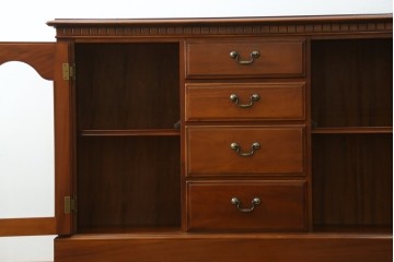 中古　美品　希少な廃番品　IDC大塚家具「グレース」シリーズ　クラシカルな装飾が上品なガラス扉付きサイドボード　(R-085489)