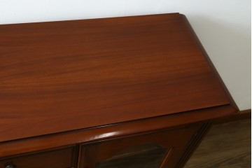 中古　美品　希少な廃番品　IDC大塚家具「グレース」シリーズ　クラシカルな装飾が上品なガラス扉付きサイドボード　(R-085489)