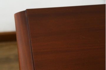 中古　美品　希少な廃番品　IDC大塚家具「グレース」シリーズ　クラシカルな装飾が上品なガラス扉付きサイドボード　(R-085489)