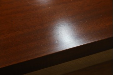 中古　美品　希少な廃番品　IDC大塚家具「グレース」シリーズ　クラシカルな装飾が上品なガラス扉付きサイドボード　(R-085489)