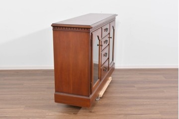 中古　美品　希少な廃番品　IDC大塚家具「グレース」シリーズ　クラシカルな装飾が上品なガラス扉付きサイドボード　(R-085489)