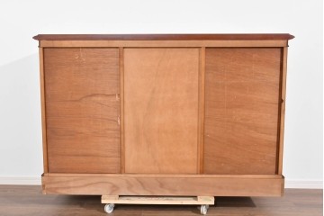 中古　美品　希少な廃番品　IDC大塚家具「グレース」シリーズ　クラシカルな装飾が上品なガラス扉付きサイドボード　(R-085489)