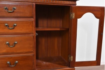 中古　美品　希少な廃番品　IDC大塚家具「グレース」シリーズ　クラシカルな装飾が上品なガラス扉付きサイドボード　(R-085489)