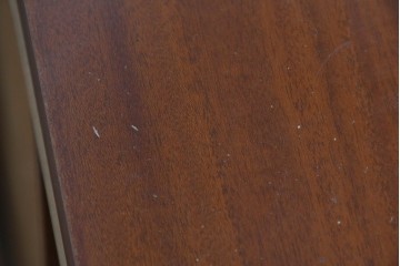 中古　美品　希少な廃番品　IDC大塚家具「グレース」シリーズ　クラシカルな装飾が上品なガラス扉付きサイドボード　(R-085489)