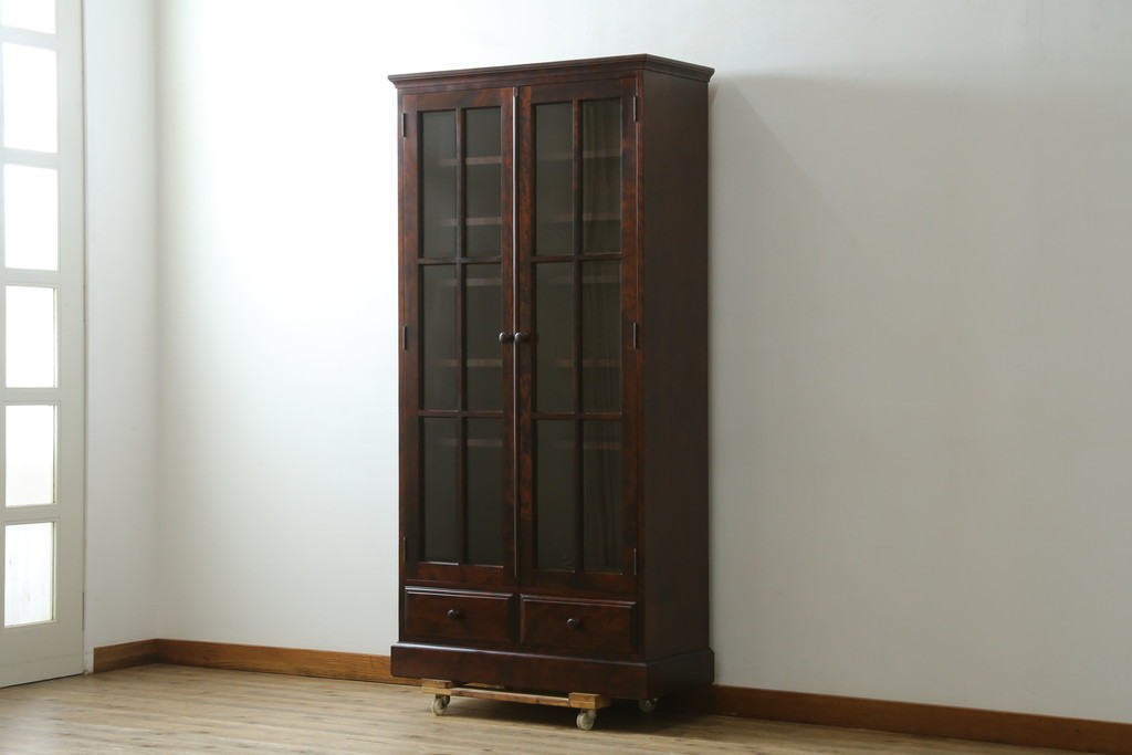 中古　美品　和光　北斗民芸　深みのある木の色合いにガラス扉が美しく映えるブックケース　(R-085490)