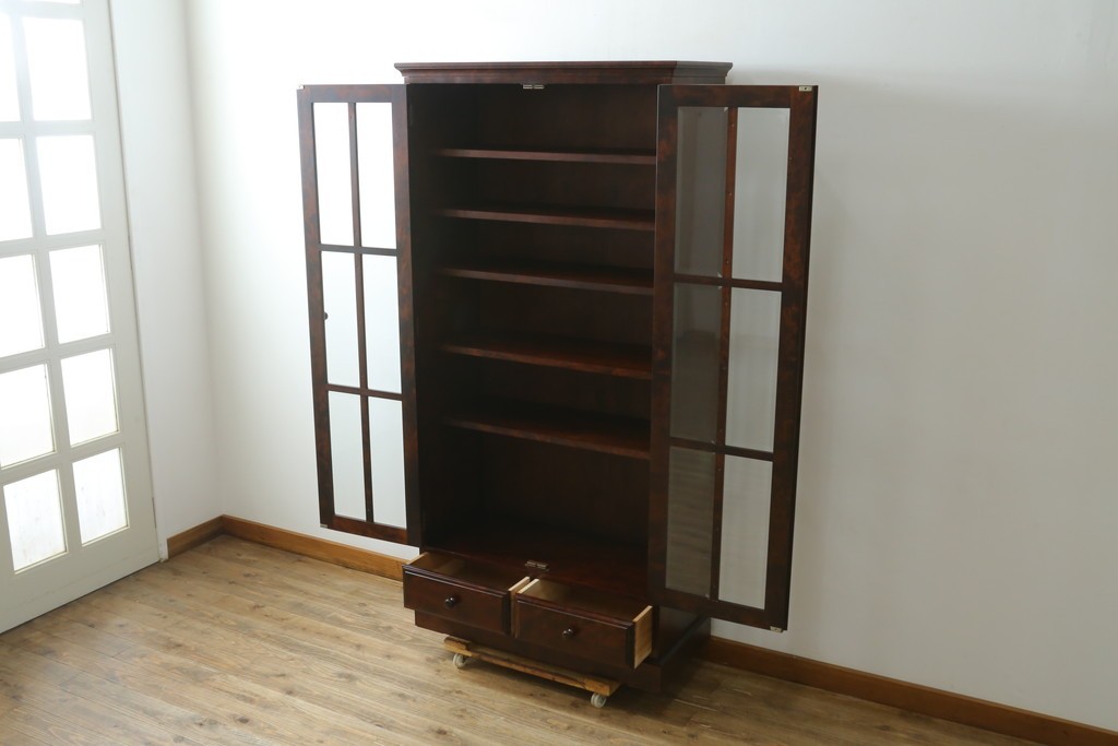 中古　美品　和光　北斗民芸　深みのある木の色合いにガラス扉が美しく映えるブックケース　(R-085490)