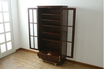 中古　美品　和光　北斗民芸　深みのある木の色合いにガラス扉が美しく映えるブックケース　(R-085490)