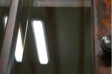 中古　美品　和光　北斗民芸　深みのある木の色合いにガラス扉が美しく映えるブックケース　(R-085490)
