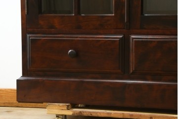 中古　美品　和光　北斗民芸　深みのある木の色合いにガラス扉が美しく映えるブックケース　(R-085490)