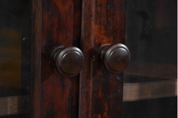 中古　美品　和光　北斗民芸　深みのある木の色合いにガラス扉が美しく映えるブックケース　(R-085490)