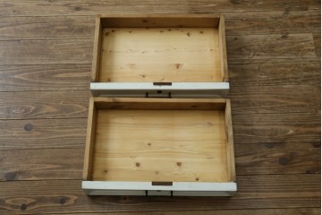 フランスアンティーク　クラシカルな挽き物加工とガラス扉が可愛らしいホワイトペイントのキャビネット　(R-085491)