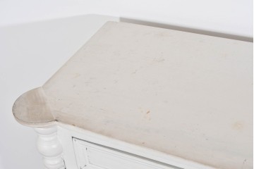 フランスアンティーク　クラシカルな挽き物加工とガラス扉が可愛らしいホワイトペイントのサイドキャビネット　(R-085491)