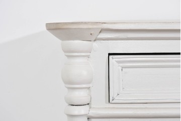 フランスアンティーク　クラシカルな挽き物加工とガラス扉が可愛らしいホワイトペイントのサイドキャビネット　(R-085491)