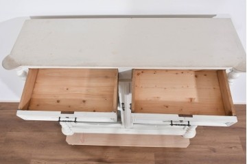 フランスアンティーク　クラシカルな挽き物加工とガラス扉が可愛らしいホワイトペイントのサイドキャビネット　(R-085491)