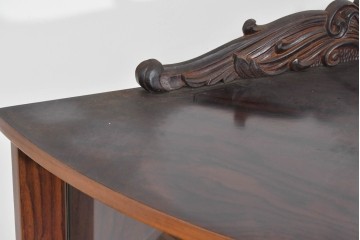 和製ヴィンテージ　ローズウッド材　力強い木目が映える曲げガラスを用いたコーナーキャビネット　(R-085493)