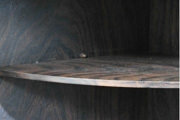 和製ヴィンテージ　ローズウッド材　力強い木目が映える曲げガラスを用いたコーナーキャビネット　(R-085493)