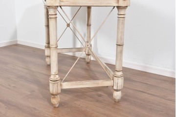 アメリカヴィンテージ　アンティーク調　DREXEL HERITAGE(ドレクセルヘリテイジ)　Et Cetera(エトセトラ)　上品な脚部装飾のレザートップデスク　(R-085494)