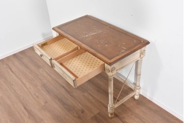 アメリカヴィンテージ　アンティーク調　DREXEL HERITAGE(ドレクセルヘリテイジ)　Et Cetera(エトセトラ)　上品な脚部装飾のレザートップデスク　(R-085494)