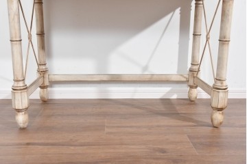 アメリカヴィンテージ　アンティーク調　DREXEL HERITAGE(ドレクセルヘリテイジ)　Et Cetera(エトセトラ)　上品な脚部装飾のレザートップデスク　(R-085494)