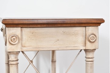 アメリカヴィンテージ　アンティーク調　DREXEL HERITAGE(ドレクセルヘリテイジ)　Et Cetera(エトセトラ)　上品な脚部装飾のレザートップデスク　(R-085494)