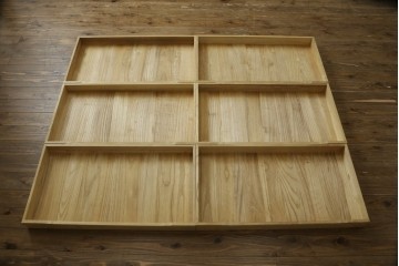 中古　美品　岩谷堂箪笥　奥行たっぷりサイズ!!　美しい木目と重厚な金具が目を引く着物箪笥　(R-085496)
