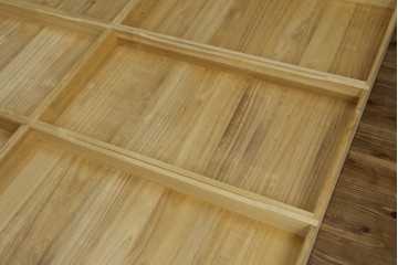 中古　美品　岩谷堂箪笥　奥行たっぷりサイズ!!　美しい木目と重厚な金具が目を引く着物箪笥　(R-085496)