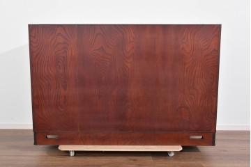 《天板取り付け加工費込み》　中古　美品　岩谷堂箪笥　奥行たっぷりサイズ!!　美しい木目と重厚な金具が目を引く衣装箪笥　(R-085497)