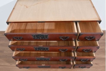 《天板取り付け加工費込み》　中古　美品　岩谷堂箪笥　奥行たっぷりサイズ!!　美しい木目と重厚な金具が目を引く衣装箪笥　(R-085497)