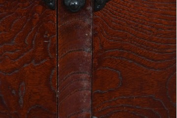 《天板取り付け加工費込み》　中古　美品　岩谷堂箪笥　奥行たっぷりサイズ!!　美しい木目と重厚な金具が目を引く衣装箪笥　(R-085497)