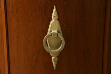 中古　美品　DREXEL HERITAGE(ドレクセルヘリテイジ)　Triune(トライユン)　美しい杢目が映えるドラムテーブル　(R-085498)