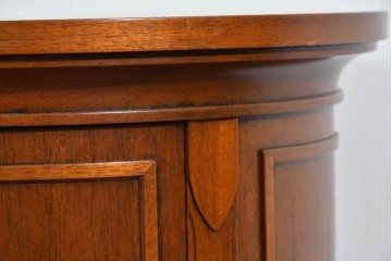 中古　美品　DREXEL HERITAGE(ドレクセルヘリテイジ)　Triune(トライユン)　クラシカルな佇まいと美しい杢目が映えるドラムテーブル　(R-085498)