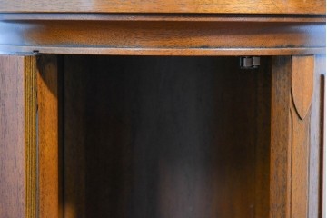 中古　美品　DREXEL HERITAGE(ドレクセルヘリテイジ)　Triune(トライユン)　クラシカルな佇まいと美しい杢目が映えるドラムテーブル　(R-085498)