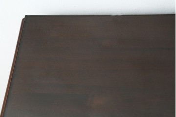中古　美品　中央アメリカ製　マホガニー材　ゴールドの金具と彫刻装飾がクラシカルな拡張式テーブル付きチェスト　(R-085499)