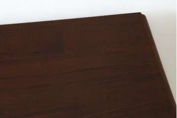 中古　美品　中央アメリカ製　マホガニー材　ゴールドの金具と彫刻装飾がクラシカルな拡張式テーブル付きチェスト　(R-085499)