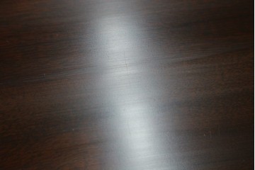 中古　美品　中央アメリカ製　マホガニー材　ゴールドの金具と彫刻装飾がクラシカルな拡張式テーブル付きチェスト　(R-085499)