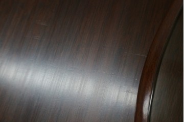 中古　美品　中央アメリカ製　マホガニー材　ゴールドの金具と彫刻装飾がクラシカルな拡張式テーブル付きチェスト　(R-085499)