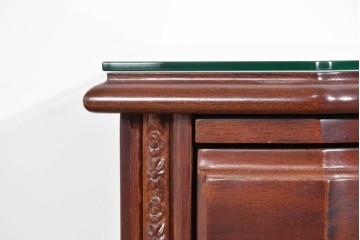 中古　美品　中央アメリカ製　マホガニー材　ゴールドの金具と彫刻装飾が映える拡張式テーブル付きチェスト　(R-085499)