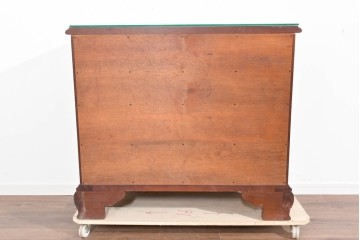 中古　美品　中央アメリカ製　マホガニー材　ゴールドの金具と彫刻装飾が映える拡張式テーブル付きチェスト　(R-085499)