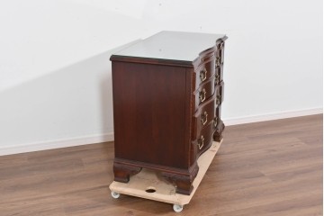 中古　美品　中央アメリカ製　マホガニー材　ゴールドの金具と彫刻装飾が映える拡張式テーブル付きチェスト　(R-085499)