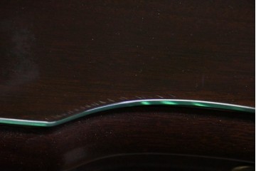 中古　美品　中央アメリカ製　マホガニー材　ゴールドの金具と彫刻装飾が映える拡張式テーブル付きチェスト　(R-085499)